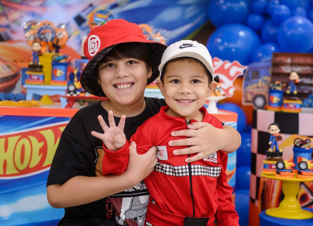 09 Anos Asafe e 04 Anos Calebe