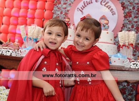 Aniversário 04 Anos Julia e Clara dia 25/08/2012.