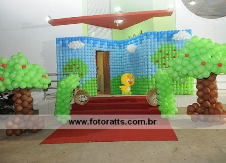 Decoração Galinha Pintadinha  no Mercearia kids.