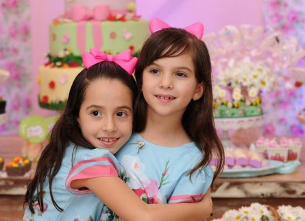 08 Anos Gabriela e Giovana