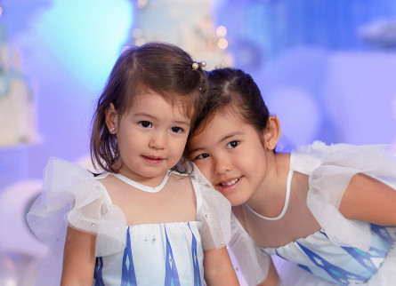 Isabela 2 anos e Beatriz 4 anos